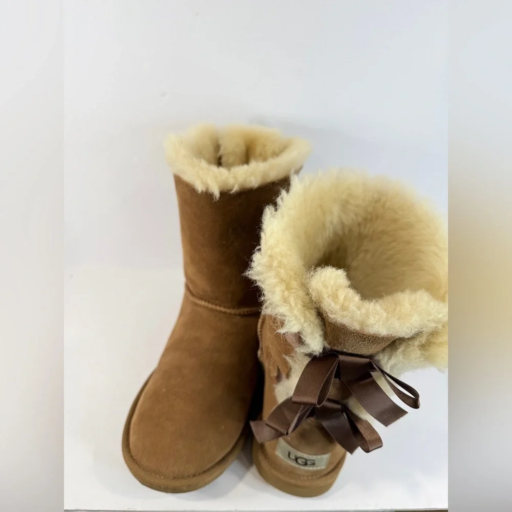 UGG Bailey Bow II Chestnut Sheepskin Boots Women 6 Classic Winter Cozy